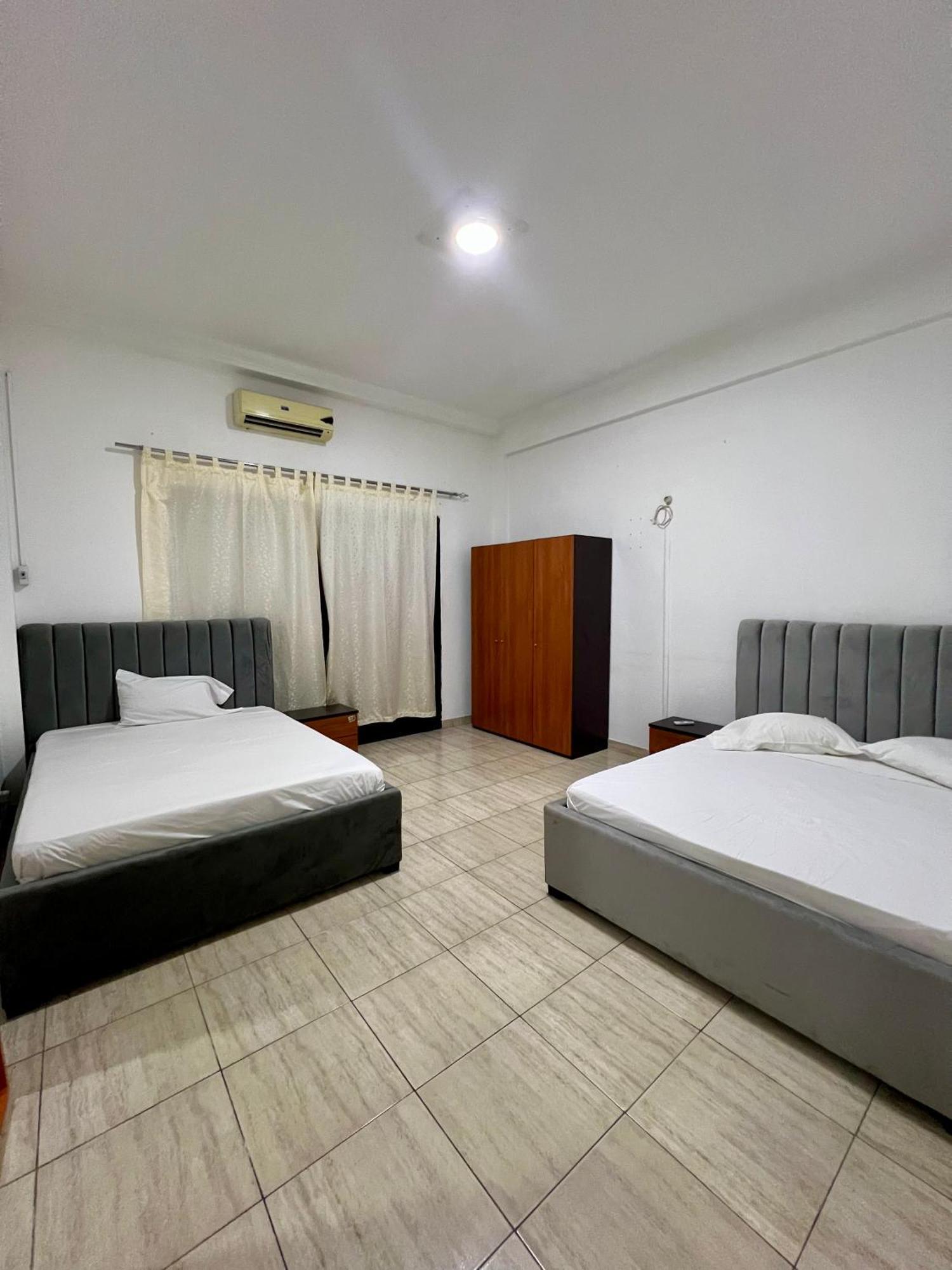 Africa Em Zona Comercial De Luanda Apartment Luaran gambar